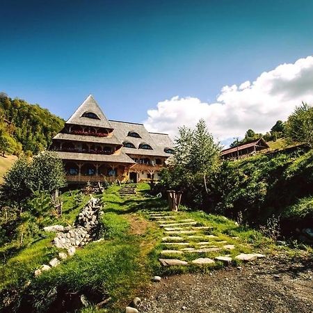Conacul Drahneilor Hotel Ruscova Bagian luar foto