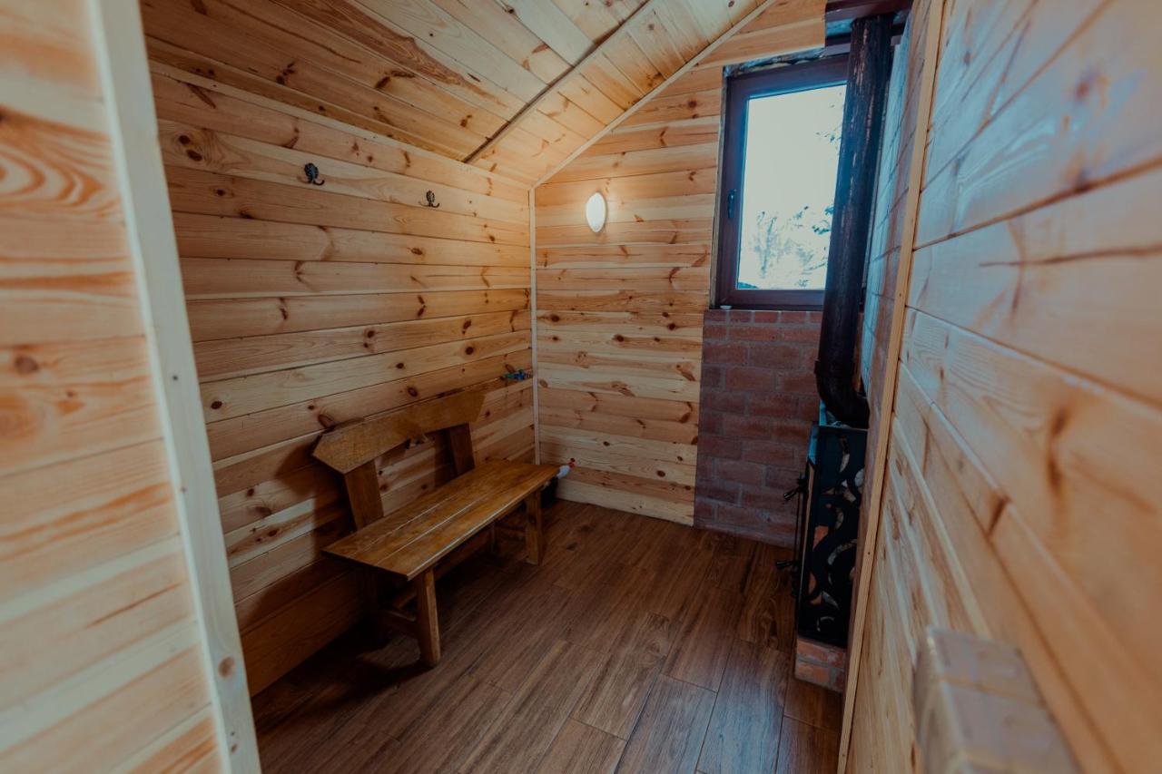 Conacul Drahneilor Hotel Ruscova Bagian luar foto