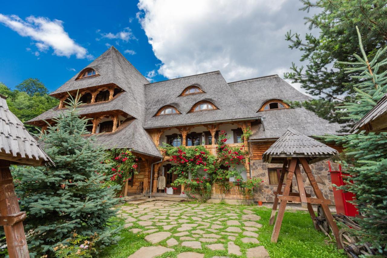 Conacul Drahneilor Hotel Ruscova Bagian luar foto