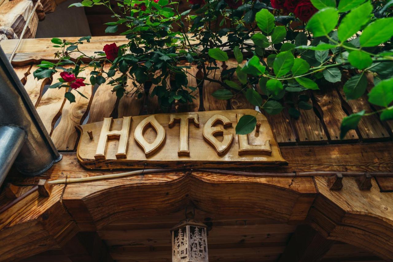 Conacul Drahneilor Hotel Ruscova Bagian luar foto