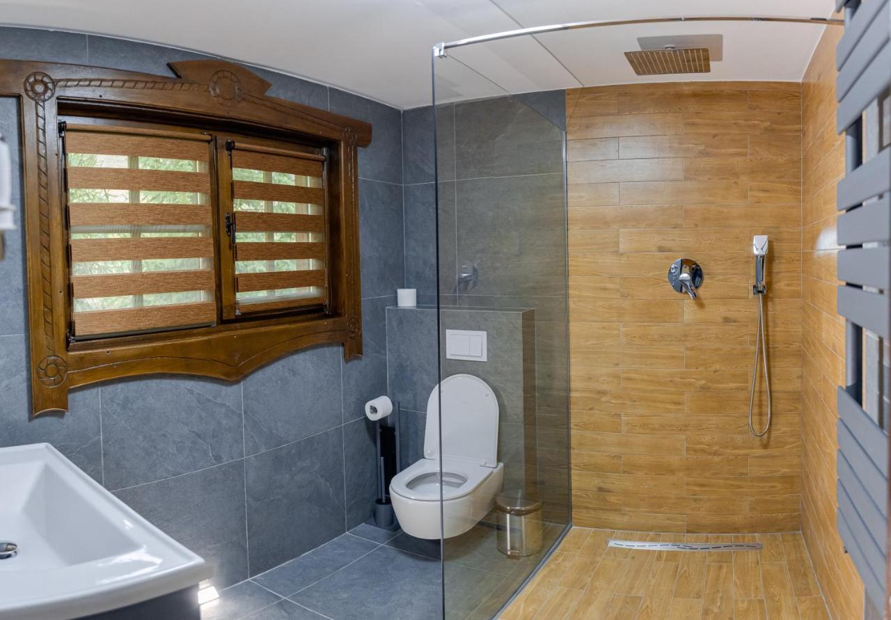 Conacul Drahneilor Hotel Ruscova Bagian luar foto