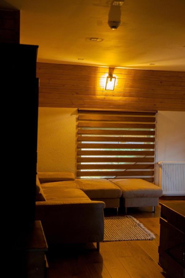 Conacul Drahneilor Hotel Ruscova Bagian luar foto