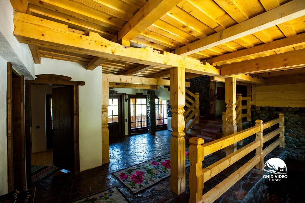 Conacul Drahneilor Hotel Ruscova Bagian luar foto