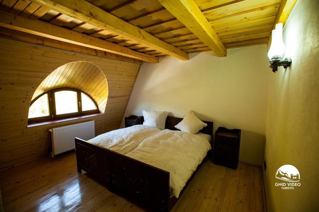 Conacul Drahneilor Hotel Ruscova Ruang foto